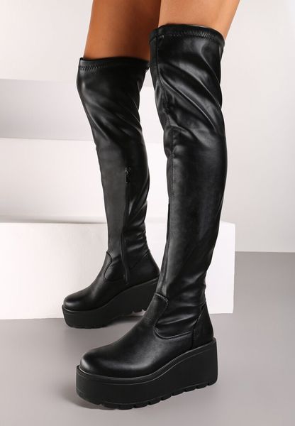 Czarne Kozaki na Koturnie i Platformie ze Skóry Ekologicznej z Dopasowaną Cholewką Eriveti. Czarne kozaki Born2be, z jeansu, bez obcasa, na koturnie, bez zapięcia. Za 189.99 zł.