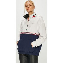 Tommy Jeans - Kurtka. Białe kurtki Tommy Jeans, s, bez wzorów, z jeansu. W wyprzedaży za 479.90 zł.