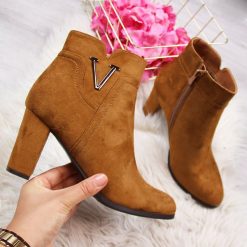 Botki damskie na słupku zielone Vinceza - camel. Brązowe botki VINCEZA, bez wzorów, bez obcasa, na słupku, bez zapięcia. Za 129.99 zł.