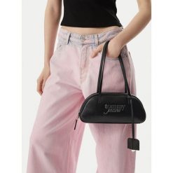 Torebka Tommy Jeans. Czarne torebki klasyczne Tommy Jeans, bez wzorów, z jeansu, bez dodatków. Za 449.99 zł.