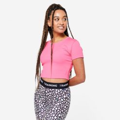 Koszulka fitness damska Domyos crop top. Czerwone koszulki sportowe DOMYOS, bez wzorów, z elastanu, bez ramiączek, na fitness i siłownię. Za 54.99 zł.