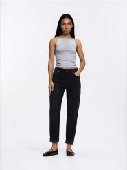 Jeansy Boyfriend - czarny. Czarne jeansy Reserved, bez wzorów. Za 129.99 zł.