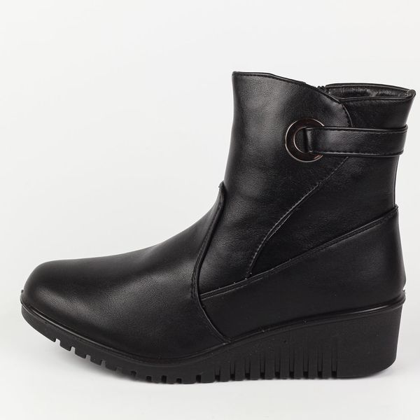 Czarne botki damskie na koturnie T.Sokolski Z23-343. Czarne botki Sokolski, bez wzorów, ze skóry, bez obcasa, na koturnie, bez zapięcia. Za 169.00 zł.