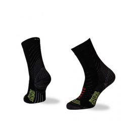 Skarpety sportowe z wełny Merino Teko ecoHIKE Medium Full Cushion Hiking 3.0. Czarne rękawiczki TEKO, bez wzorów, z wełny. Za 69.99 zł.