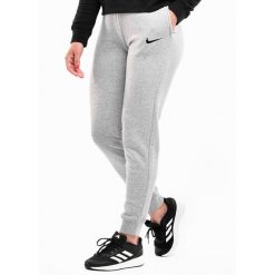 Spodnie sportowe damskie Nike Wmns Fleece Pants. Czarne obuwie sportowe Nike, z dresówki, bez zapięcia, na fitness i siłownię. Za 318.00 zł.