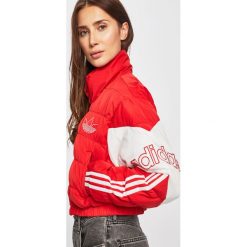 Adidas Originals - Kurtka. Czerwone kurtki Adidas Originals, bez wzorów, z materiału, bez kaptura. Za 449.90 zł.