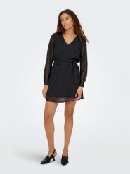 ONLY Sukienka w kolorze czarnym rozmiar: L. Czarne sukienki Only, l, bez wzorów, bez kołnierzyka, bez ramiączek, mini, rozkloszowane. Za 91.77 zł.