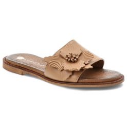 Klapki damskie Armodo, cholewka ze skóry naturalnej licowej odkryty przód na płaskiej podeszwie, beżowe, 40477. Brązowe klapki Armodo, bez wzorów, ze skóry, bez obcasa, na płaskiej podeszwie. Za 299.00 zł.