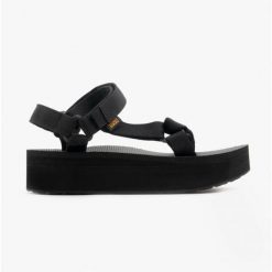 Sandały damskie Teva Flatform Universal. Czarne sandały Teva, bez wzorów, sportowe, bez obcasa, bez zapięcia. W wyprzedaży za 230.00 zł.