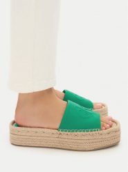 Calvin Klein Klapki Ebeth HW0HW02894 Zielony. Zielone klapki Calvin Klein, bez wzorów, z materiału, bez obcasa. Za 233.99 zł.