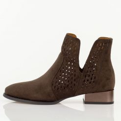 D.Brązowe botki damskie na obcasie M.Daszyński Sa197-28. Brązowe botki M.Daszyński, na jesień, w ażurowe wzory, z zamszu, bez obcasa, na obcasie, bez zapięcia. Za 229.00 zł.
