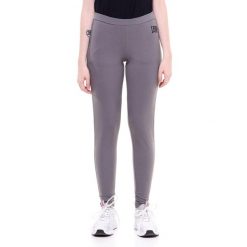 Legginsy damskie basic z małym logo. Szare legginsy LEONE 1947 APPAREL, l, bez wzorów, z tkaniny. W wyprzedaży za 83.85 zł.