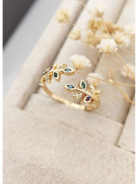 Nakkash Pozłacany pierścionek z cyrkoniami rozmiar: onesize. Żółte pierścionki Nakkash, z cyrkonią, pozłacane. Za 43.78 zł.