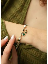 L'Atelier de Gaia Pozłacana bransoletka z perłami i cyrkoniami rozmiar: onesize. Białe bransoletki L'Atelier de Gaia, z cyrkonią, pozłacane. Za 55.95 zł.
