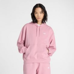 Bluza damska New Balance WT41507PTF – różowa. Czerwone bluzy New Balance, m, bez wzorów, z bawełny, z kapturem. Za 279.99 zł.