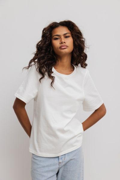 Damski T-Shirt w kolorze ECRU - CAMAS. T-shirty Marsala, m, bez wzorów, z bawełny, bez kołnierzyka, bez ramiączek. Za 159.90 zł.