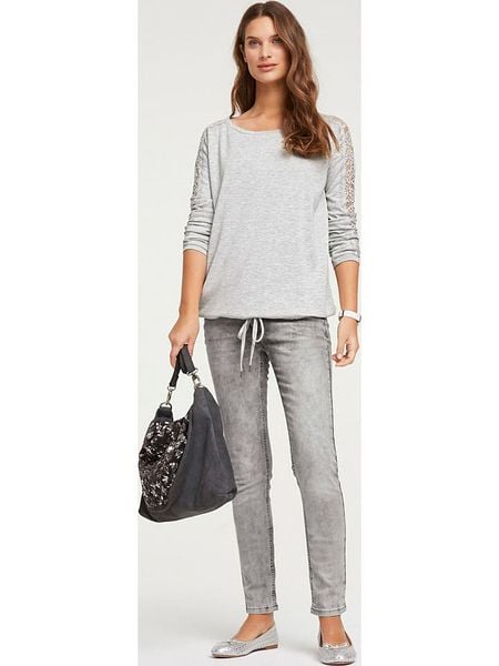 Heine Koszulka w kolorze szarym rozmiar: 36. Szare bluzki Heine, bez wzorów, z koronki, bez kołnierzyka, bez ramiączek. Za 43.88 zł.