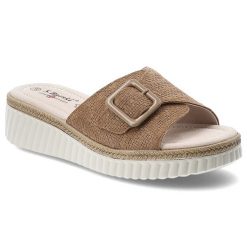 Klapki damskie S.Barski, cholewka z materiału tekstylnego wsuwany fason z szerokim paskiem, brązowe, LR61-7002. Brązowe klapki S.BARSKI, bez wzorów, bez obcasa, na koturnie. Za 189.00 zł.