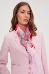 Szal w kwiaty różowy. Czerwone szaliki MOODO, bez wzorów, z poliesteru. Za 49.99 zł.