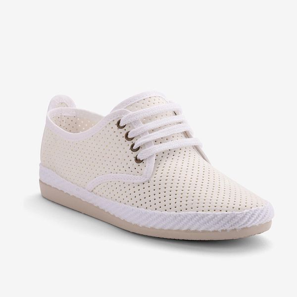 Damskie espadryle Coqui. Białe espadryle Coqui, bez wzorów, z bawełny, bez obcasa, bez zapięcia. Za 153.99 zł.