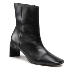 Botki Simple. Czarne botki Simple, bez wzorów, bez obcasa, na słupku, bez zapięcia. Za 569.00 zł.