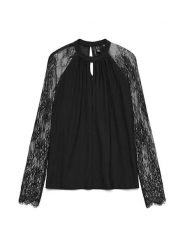 Vero Moda Bluzka w kolorze czarnym rozmiar: XL. Czarne bluzki Vero Moda, xl, bez wzorów, z koronki, bez kołnierzyka, bez ramiączek. Za 83.62 zł.