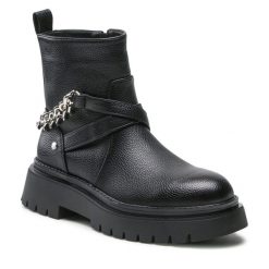 Botki DeeZee. Czarne botki DeeZee, bez wzorów, bez obcasa, na płaskiej podeszwie, bez zapięcia. Za 129.99 zł.