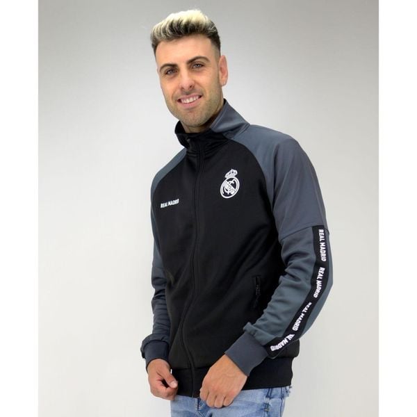 Kultowa bluza z zamkiem Madridista. Bluzy REAL MADRID, m, bez wzorów, bez kaptura. W wyprzedaży za 282.42 zł.