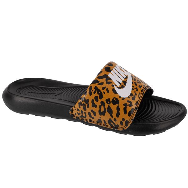 Klapki Nike Model Nike Victori One Slide Kolor Nadruk Zwierzęcy. Brązowe klapki Nike, bez wzorów, z materiału, bez obcasa. Za 207.00 zł.