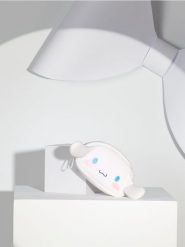 Kosmetyczka z uszami Hello Kitty - biały. Białe kufry i kosmetyczki Sinsay, bez wzorów, bez dodatków. Za 25.99 zł.