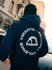 MANTO bluza z kapturem LABEL 25 OVERSIZE granatowa. Niebieskie bluzy MANTO, l, bez wzorów, z bawełny, z kapturem. Za 299.00 zł.
