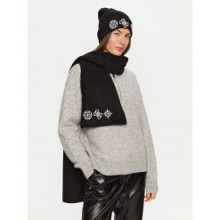 Czapka Guess. Czarne czapki Guess, z aplikacjami. Za 199.99 zł.