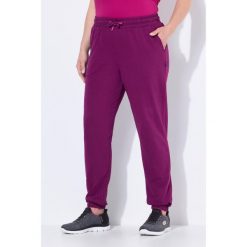 Damskie Spodnie dresowe lamówka z boku elastyczny ściągacz elastyczny dół. Czerwone spodnie dresowe Ulla Popken, plus size, bez wzorów, z bawełny. Za 195.99 zł.