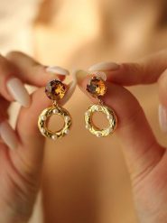 Pierres delicates Pozłacane kolczyki-wkrętki z perłami i cyrkoniami rozmiar: onesize. Białe kolczyki Pierres delicates, z cyrkonią, pozłacane. Za 52.99 zł.