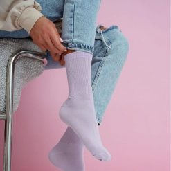 Fioletowe skarpetki damskie 1223. Fioletowe skarpety Milena, bez wzorów, z bawełny. Za 16.90 zł.