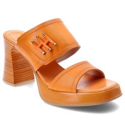 Pomarańczowe Klapki Hispanitas Stylowe Obuwie Damskie. Brązowe klapki Hispanitas, z aplikacjami, bez obcasa, na obcasie. Za 619.00 zł.