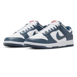 Buty sportowe Nike Dunk LOW RETRO. Niebieskie obuwie sportowe Nike, bez zapięcia, trekkingowe. Za 490.50 zł.