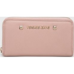Versace Jeans - Portfel. Czerwone portfele Versace Jeans, bez wzorów, z jeansu. W wyprzedaży za 189.90 zł.