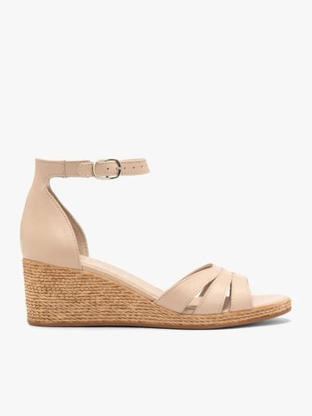 Beżowe sandały damskie. Brązowe sandały Brawo sp. z o.o., bez wzorów, ze skóry, klasyczne, bez obcasa, na koturnie, bez zapięcia. Za 379.99 zł.