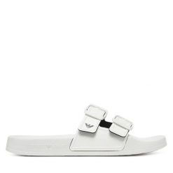 Klapki Emporio Armani. Białe klapki Emporio Armani, bez wzorów, bez obcasa. Za 299.99 zł.