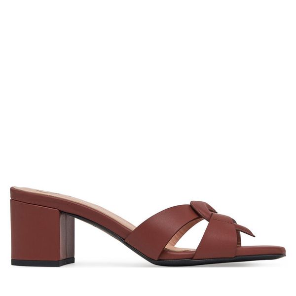 Klapki LOVE MOSCHINO. Brązowe klapki Love Moschino, bez wzorów, bez obcasa. Za 569.99 zł.