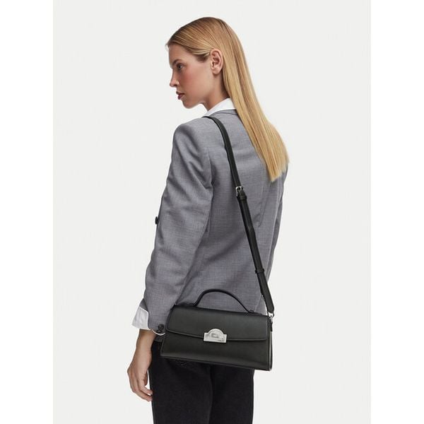 Torebka KARL LAGERFELD. Czarne torebki klasyczne KARL LAGERFELD, bez wzorów, bez dodatków. Za 649.99 zł.