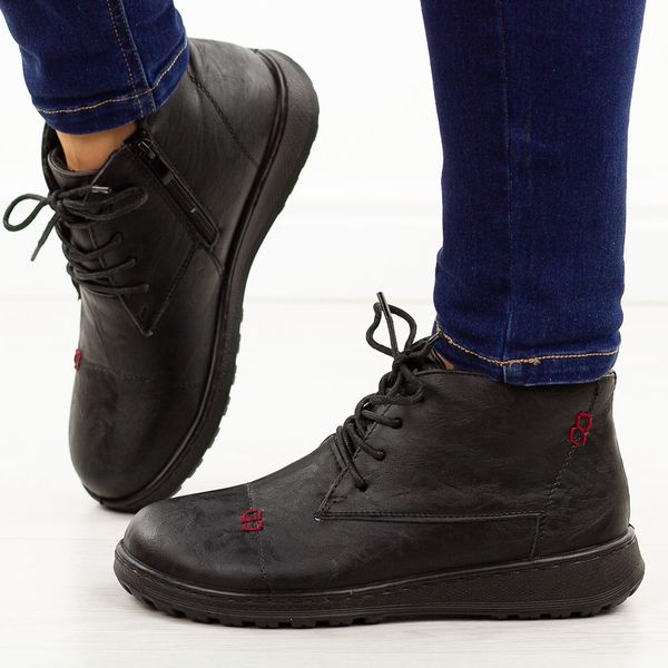 Czarne botki damskie Potocki 90363. Czarne botki POTOCKI, na jesień, bez wzorów, z jeansu, z okrągłym noskiem, bez obcasa, na płaskiej podeszwie, bez zapięcia. Za 169.00 zł.