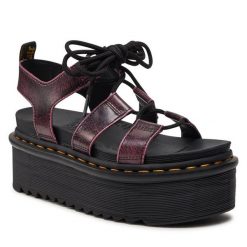 Sandały Dr. Martens. Czarne sandały Dr. Martens, bez wzorów, bez obcasa, na koturnie, bez zapięcia. Za 449.99 zł.