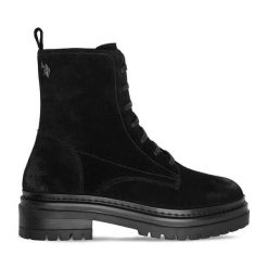 Trzewiki U.S. Polo Assn. Czarne botki U.S. Polo Assn., bez wzorów, bez obcasa, na płaskiej podeszwie, bez zapięcia. Za 319.99 zł.