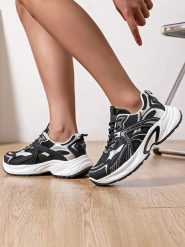 Sixth Sens Sneakersy w kolorze srebrno-czarno-białym rozmiar: 37. Białe trampki Sixth Sens, bez wzorów, bez zapięcia. Za 148.95 zł.