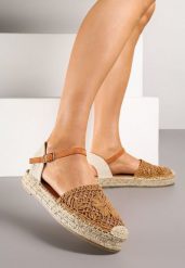 Brązowe Ażurowe Sandały Espadryle Ozdobione Plecionką Ralarelle. Brązowe sandały Renee, w ażurowe wzory, eleganckie, bez obcasa, na płaskiej podeszwie, bez zapięcia. Za 24.99 zł.