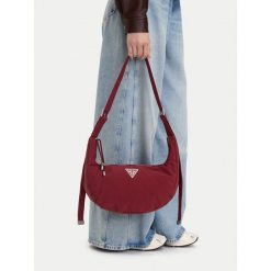 Torebka Guess Jeans. Czerwone torebki klasyczne Guess Jeans, z aplikacjami, z jeansu, bez dodatków. Za 169.99 zł.