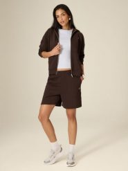 4F Spodenki dresowe damskie - brązowe XL. Brązowe szorty 4f, bez wzorów, z dresówki, z podwyższonym stanem. Za 79.99 zł.