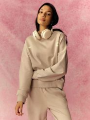 4F Bluza dresowa oversize z kapturem damska - beżowa M. Brązowe bluzy 4f, m, bez wzorów, z dresówki, z kapturem. Za 179.99 zł.